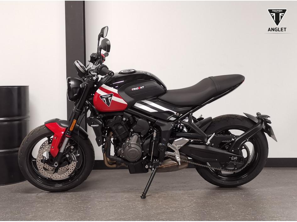 TRIUMPH TRIDENT 660 2025