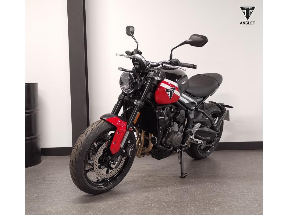 TRIUMPH TRIDENT 660 2025